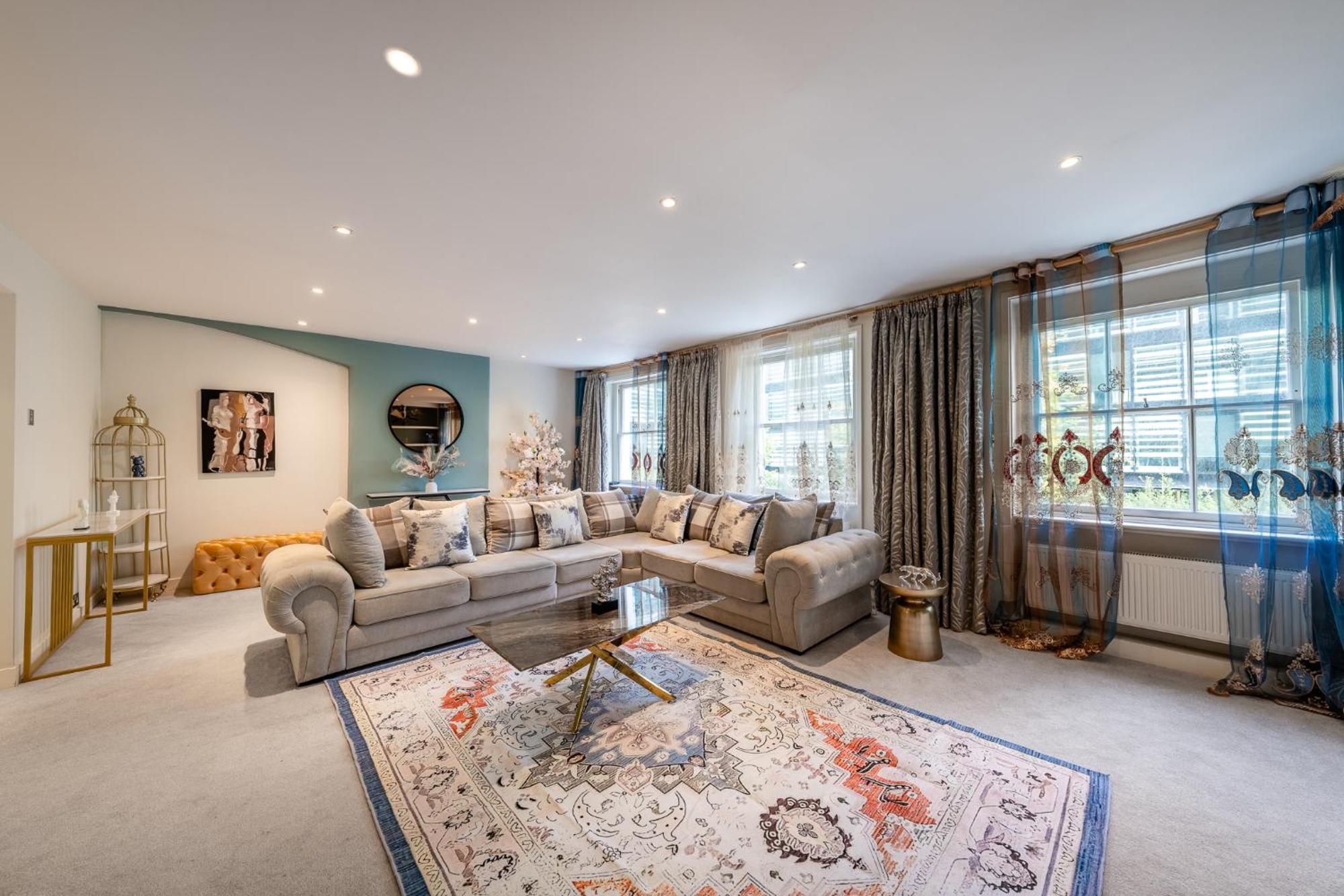 Huge 200sqm Luxury 3-bedroom Mews Londen