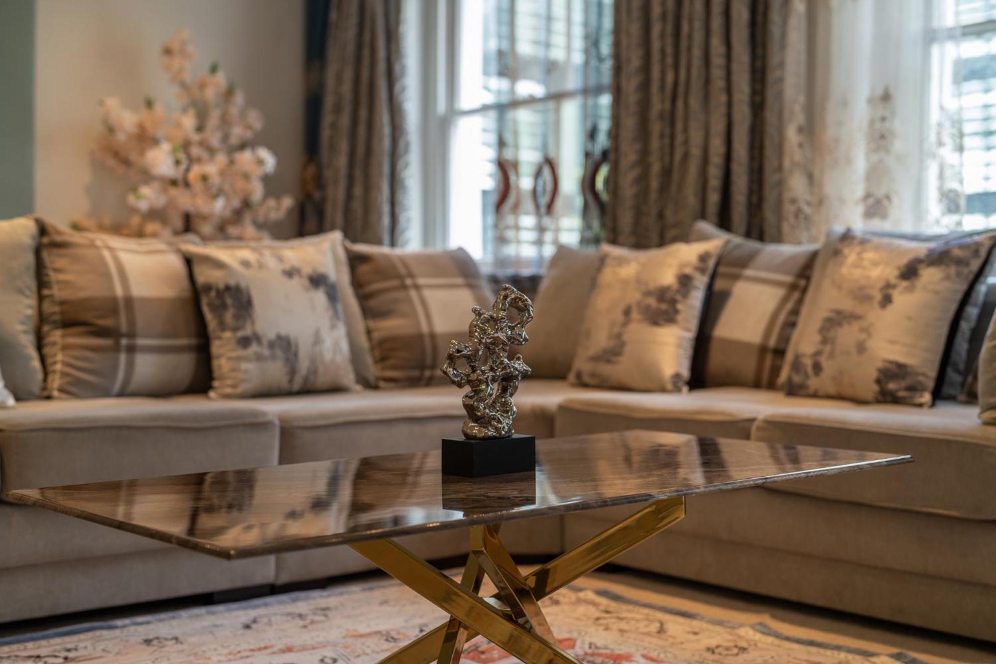 Huge 200sqm Luxury 3-bedroom Mews Londen