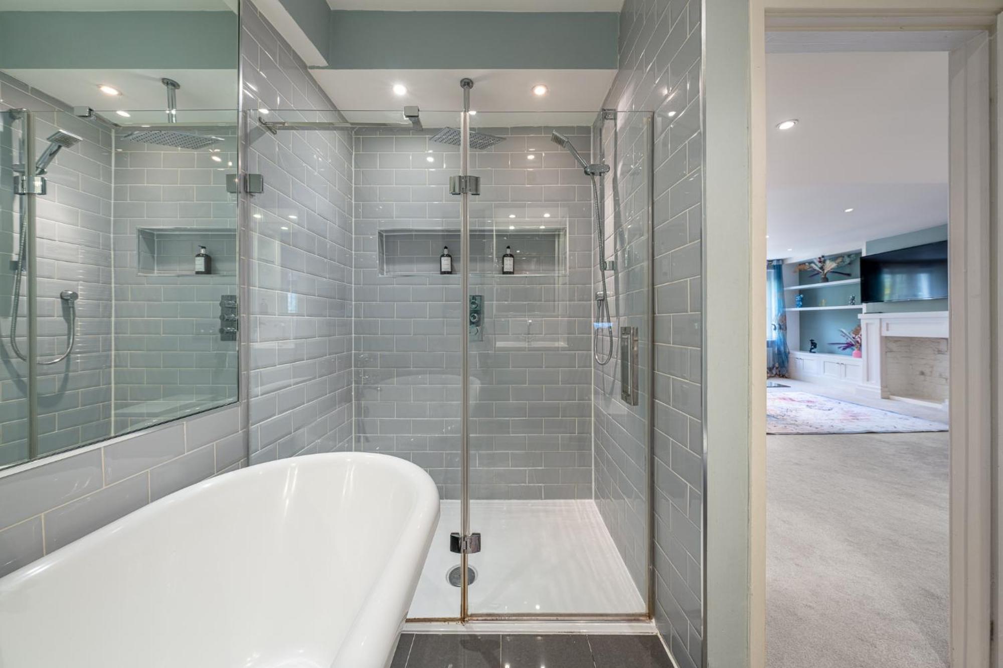 Huge 200sqm Luxury 3-bedroom Mews Londen