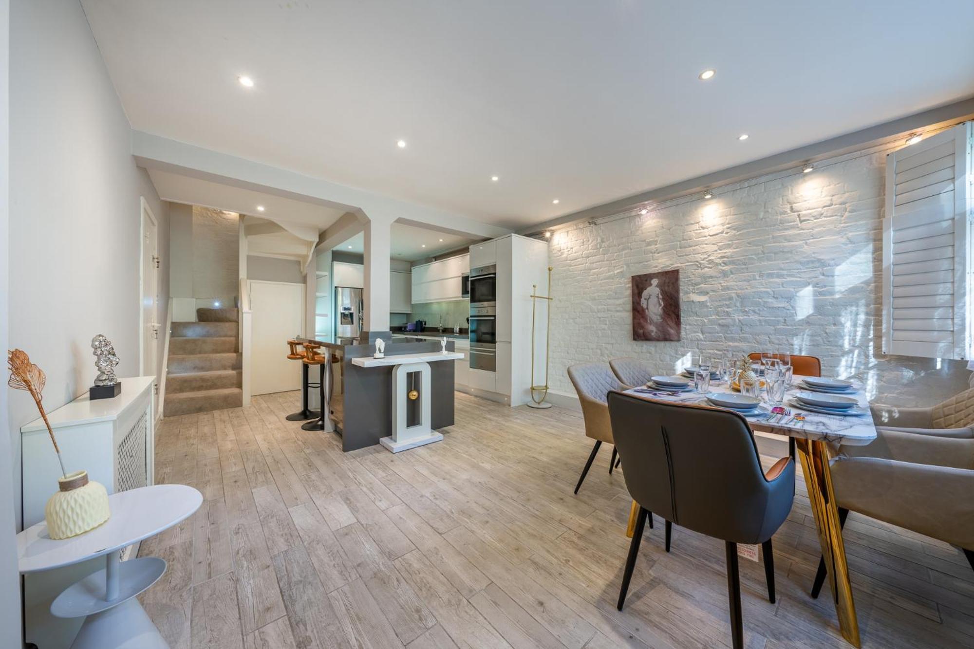 Huge 200sqm Luxury 3-bedroom Mews * Londen