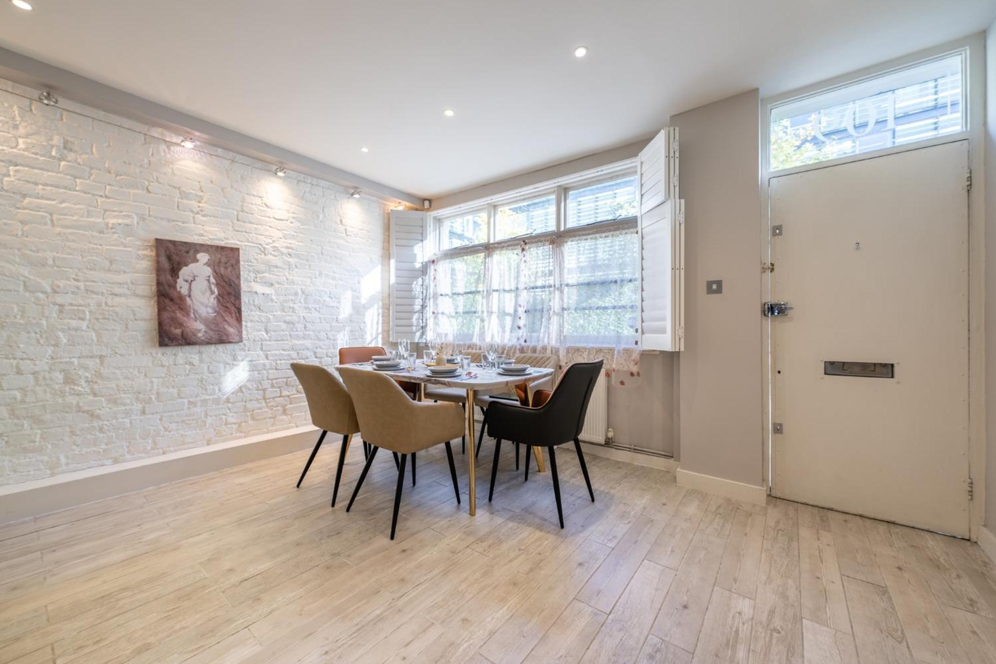 Huge 200sqm Luxury 3-bedroom Mews * Londen